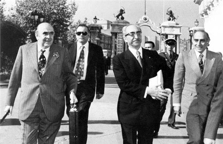 پرونده:Amir Abbas Hoveyda 2.jpg