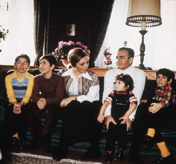 پرونده:ShahanshahRoyalFamily20.jpg