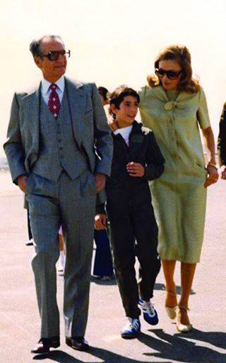 پرونده:PrinceAliRezaPahlaviFirstFlight5Khordad2537d.jpg
