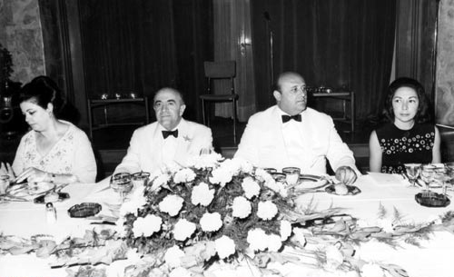 پرونده:Hoveyda va Demirel1350.jpg