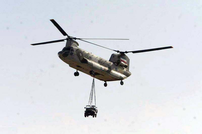 پرونده:HawaNiroozBoeing CH-47ChinookHhelicopter.jpg