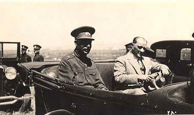 پرونده:RezaShahBozorgStateVisitTurkiyeh Kemal Ataturk back from Izmir.jpg