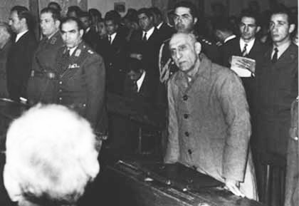 پرونده:MossadeghTrial1Dey1332ba.jpg
