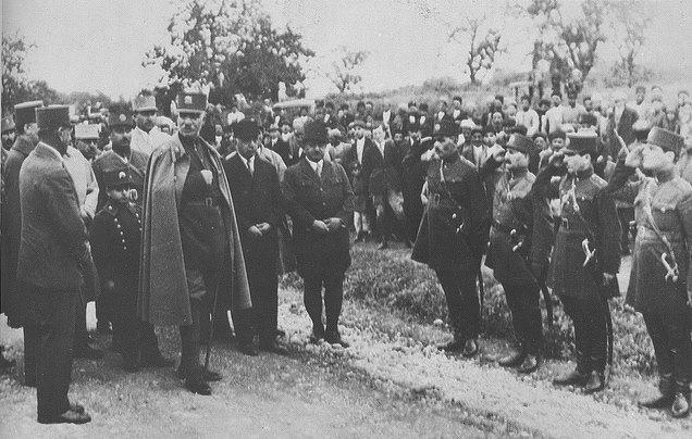 پرونده:RezaShahBozorg va CrownPrince80.jpg