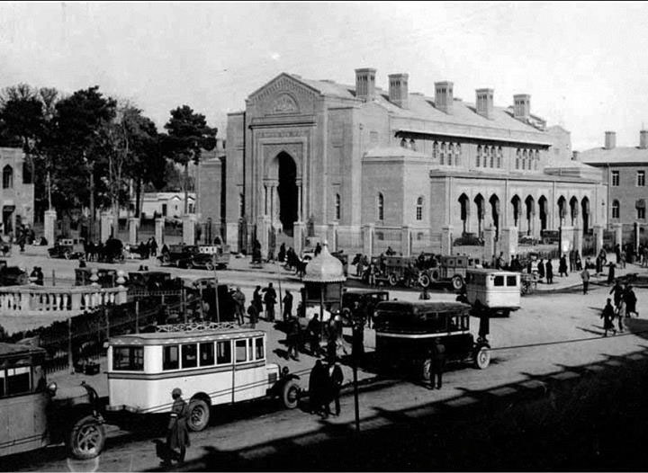 پرونده:ImperialBank of Iran.jpg