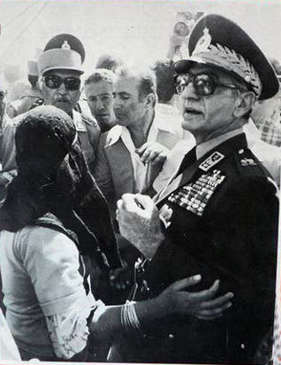 پرونده:Shah visit earthquake.jpg