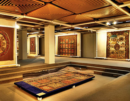 پرونده:CarpetMuseumofIran2536a5.jpg