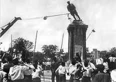 پرونده:Rastakhiz28Mordad1332 10.jpg