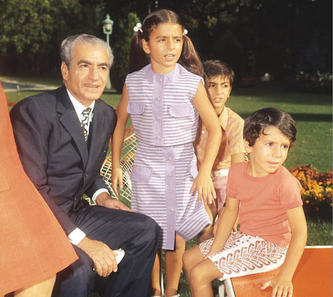 پرونده:ShahanshahRoyalFamily203.jpg