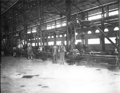 پرونده:Anglo-Persian Oil Company workers 5.jpg