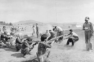 پرونده:ExecutionOfIraniansIslamicRevolution1357b.jpg