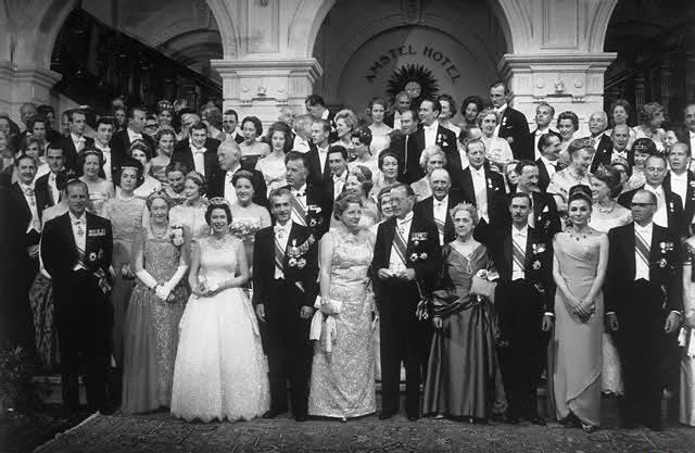 پرونده:Shahanshah va Shahbanoo1962Holland.jpg