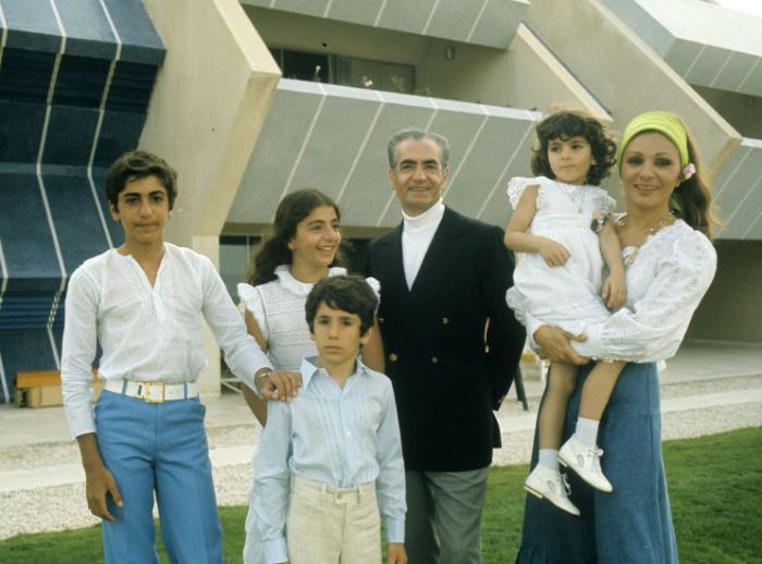 پرونده:Royal Family 1345.jpg