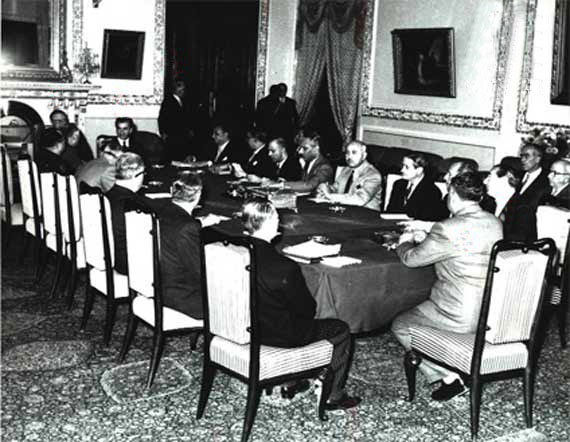 پرونده:Cento 1335 Tehran.jpg