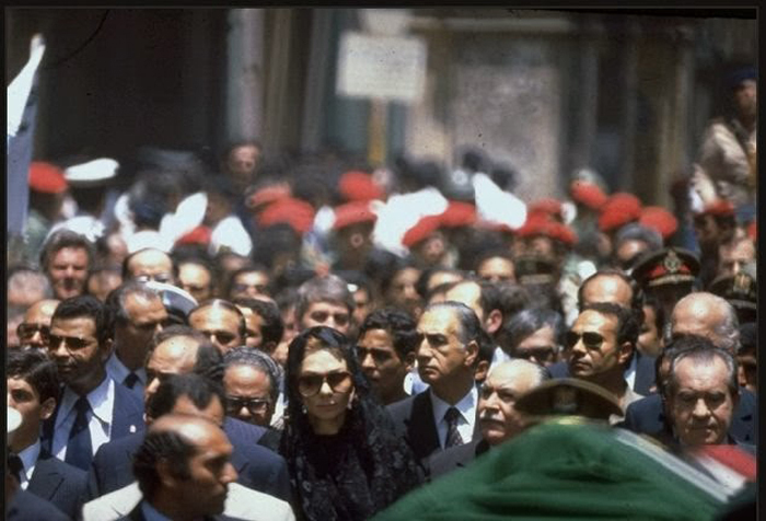 پرونده:HIMShahanshahArymehrMourning5Amordad2539Shahanshahi3.jpg