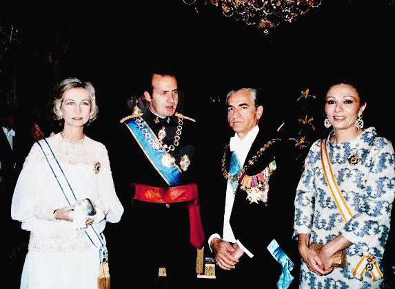 پرونده:ShahanshahAryamehr va Juancarlos 1978a1.jpg