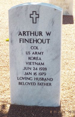 پرونده:ColonelArthurW.FinefoutGrave16January1978.jpg