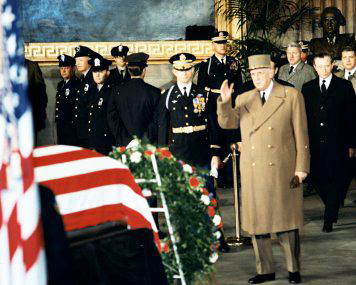 پرونده:FuneralEisenhowerPresidentFranceApril1969.jpg