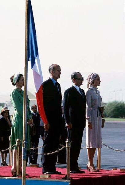 پرونده:AryamehrGiscard d’EstaingDepartureMehrabadMehr2535b.jpg