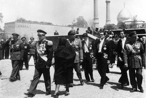 RezaShahBozorgFuneralTehranToRay2.jpg