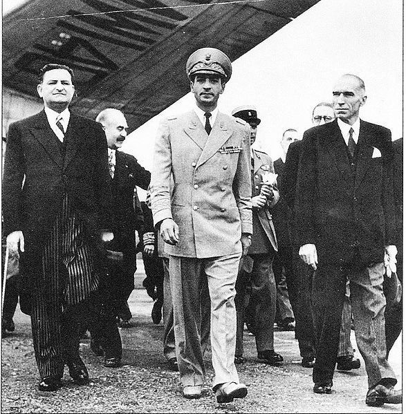 پرونده:Shahfrance1948.jpg