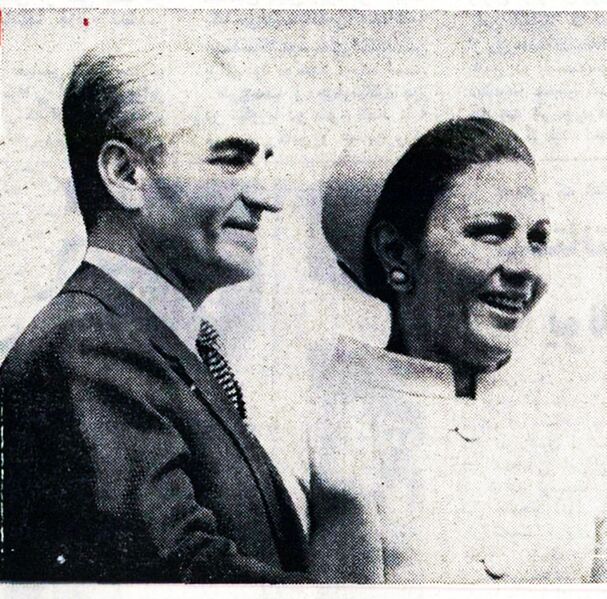 پرونده:ShahshahAryamehrShahbanouAmordad1352.jpg