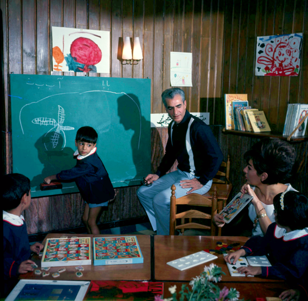 پرونده:Royal family 3.png