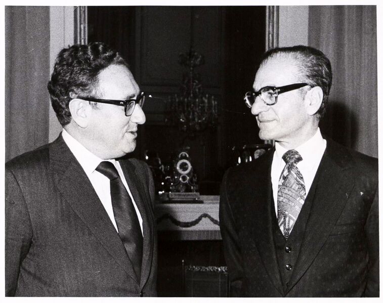 پرونده:ShahanshahAryamehrKissingerTehran18Aban1352.jpg