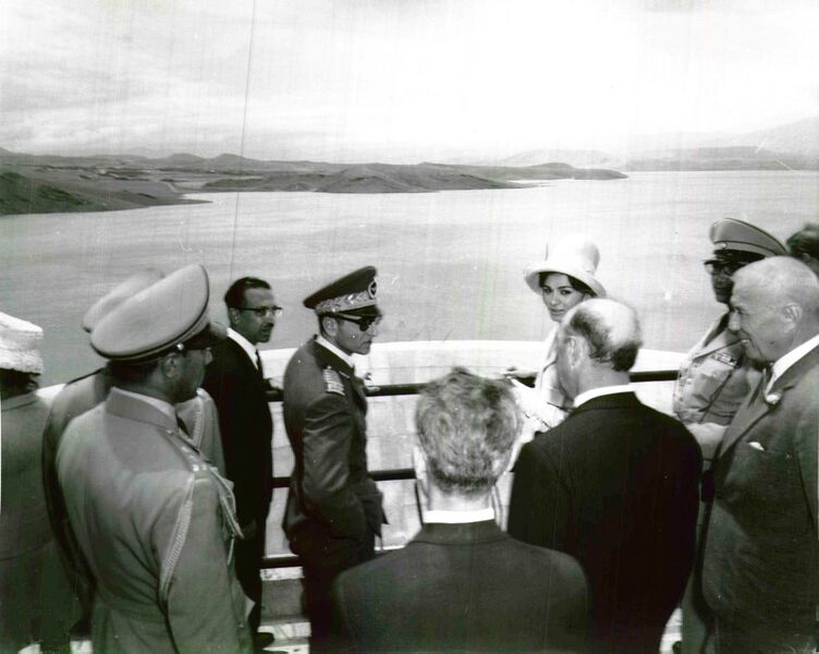 پرونده:ShahanshahOpeningShahbanouFarahDam1341b.jpg
