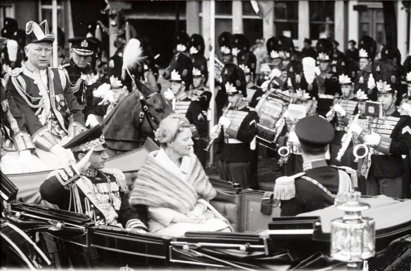 پرونده:ShahanshahQueenBeatrixArrivalNetherlands1338.jpg