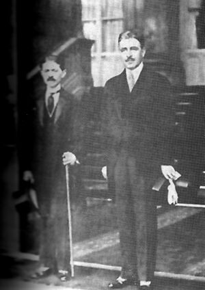 AbdolhosseinTeymourtash va HosseinAla.jpg