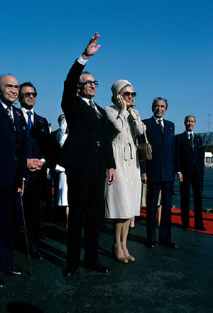 AryamehrGiscard d’EstaingDepartureMehrabadMehr2535.png