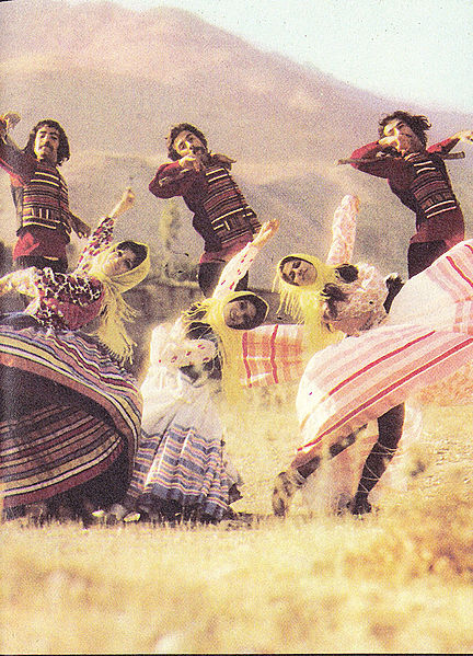 پرونده:Folkdanceiran.jpg