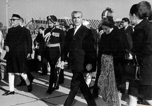 Shahanshah va IndiraGandi.jpg