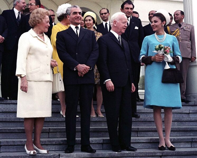 پرونده:ShahanshahAryamehrLubkeBonn27May1967.jpg