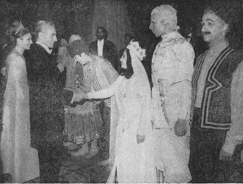 پرونده:CoronationShahanshahOpenTalarRudaki1346d.jpg