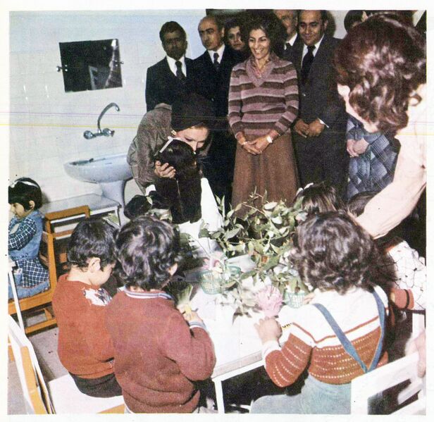 پرونده:ShahbanouCenterForFamilyWelfare8Azar1354.jpg
