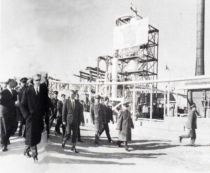 پرونده:ShanshahKermanshahRefinery1342a.jpg