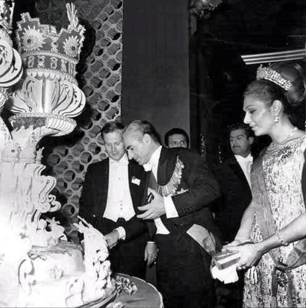 پرونده:ShahbanouCoronationHiltonHotelBanquetAbaan1346m1.jpg