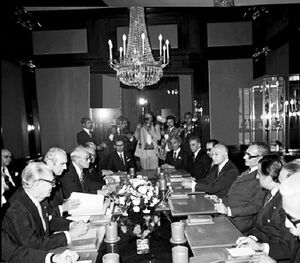 ShahanshahAryamehrAustrian PresidentTalksKhordad2535.jpg