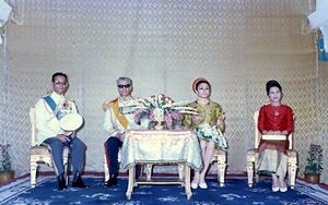 ShahanshahArrival KingBhumibolAdulyadejThailand2Bahman1346.jpg