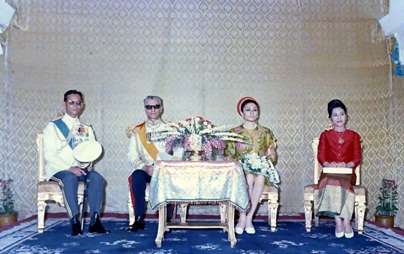 پرونده:ShahanshahArrival KingBhumibolAdulyadejThailand2Bahman1346.jpg