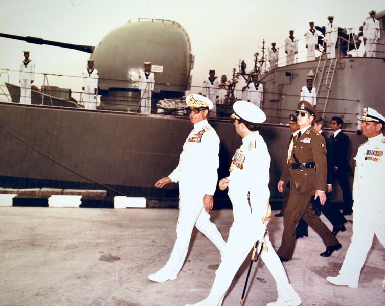 پرونده:ShahanshahAryamehrNavyBaseBushehr2537a1.jpg