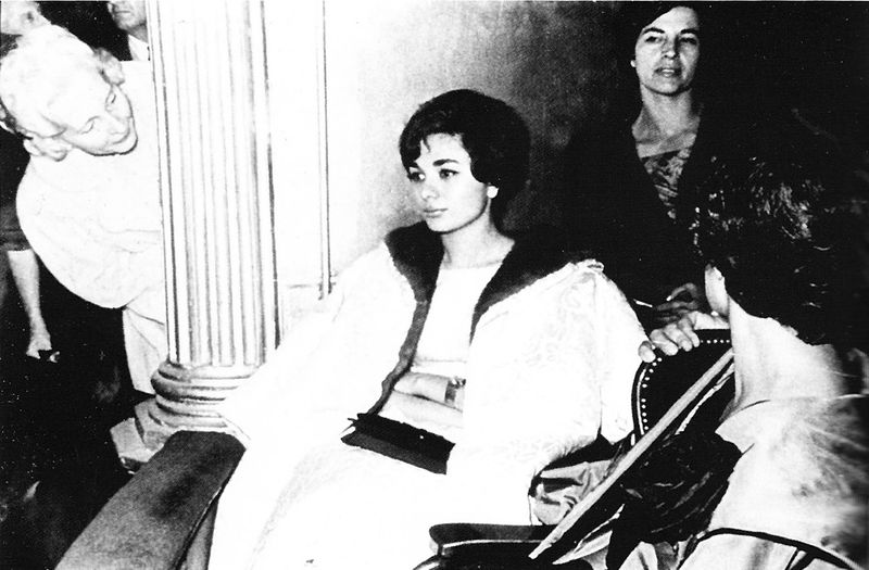 پرونده:FarahPahlavi001.jpg
