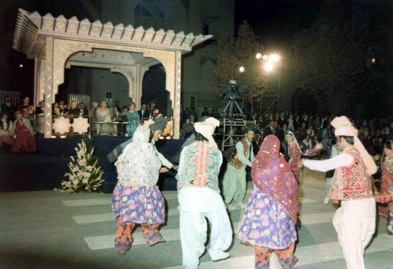 پرونده:ShahbanouEspahanPeopleFestival2536.jpg