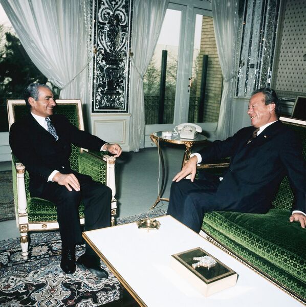پرونده:ShahanshahAryamehrWillyBrandtTehran15-18Esfand1350.jpg