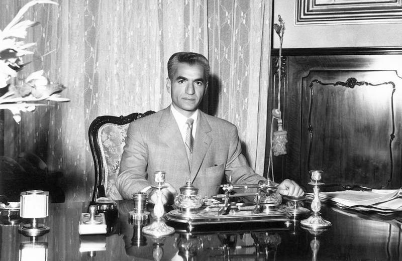 پرونده:HIM portrait 6.png