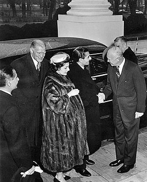 Eisenhower Shah Soraya 1954.jpg
