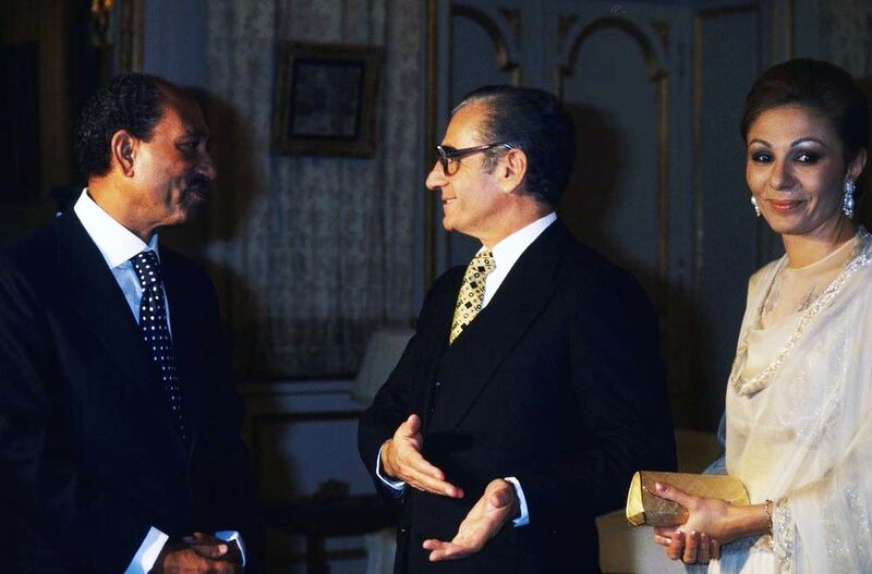 پرونده:ShahanshahPresidentSadatTehranAbaan2536c.jpg