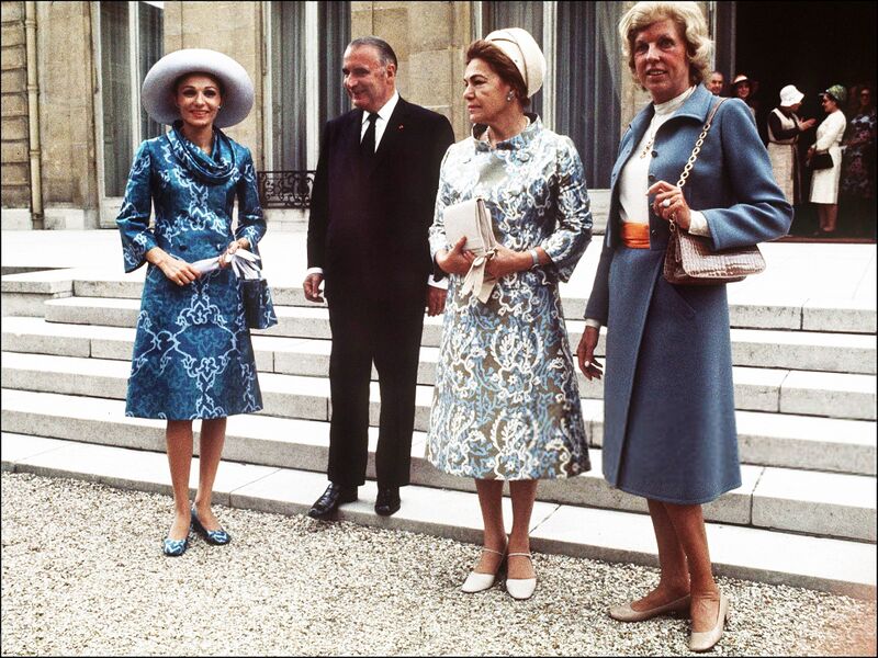 پرونده:ShahbanouFrenchPresidentPompidouMrsDibaClaudePompidouElyseePalace7Tir1350.jpg